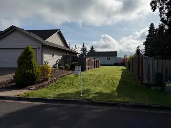 522 12th St, Aumsville, OR 97325