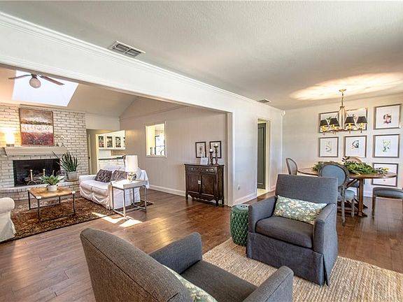 3rd image of 301 Canyon Valley Dr