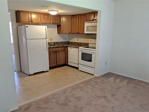 3rd image of 4660 Greenwood Dr