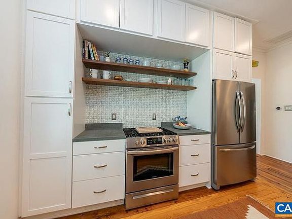 5th image of 1106 Montrose Ave