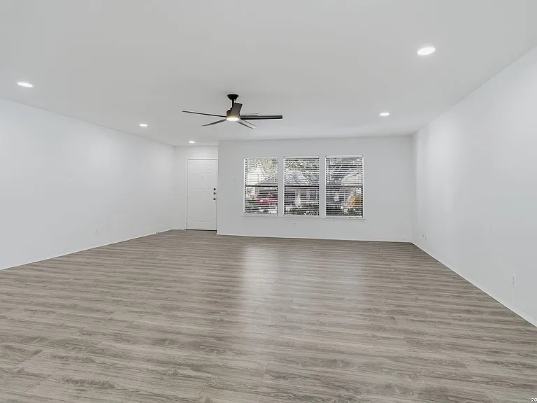 3909 Davenport — Photo 4
