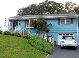 12 Hilltop Ter, Bloomingdale, NJ 07403