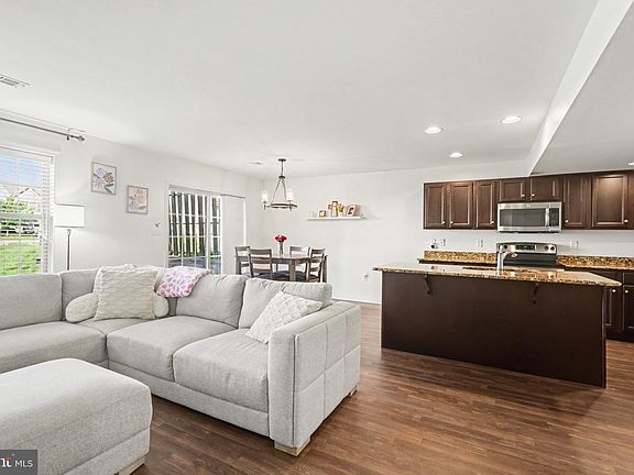 4th image of 276 Melbourne Ln