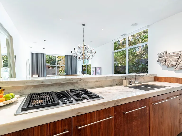 2845 Lee St — Photo 11