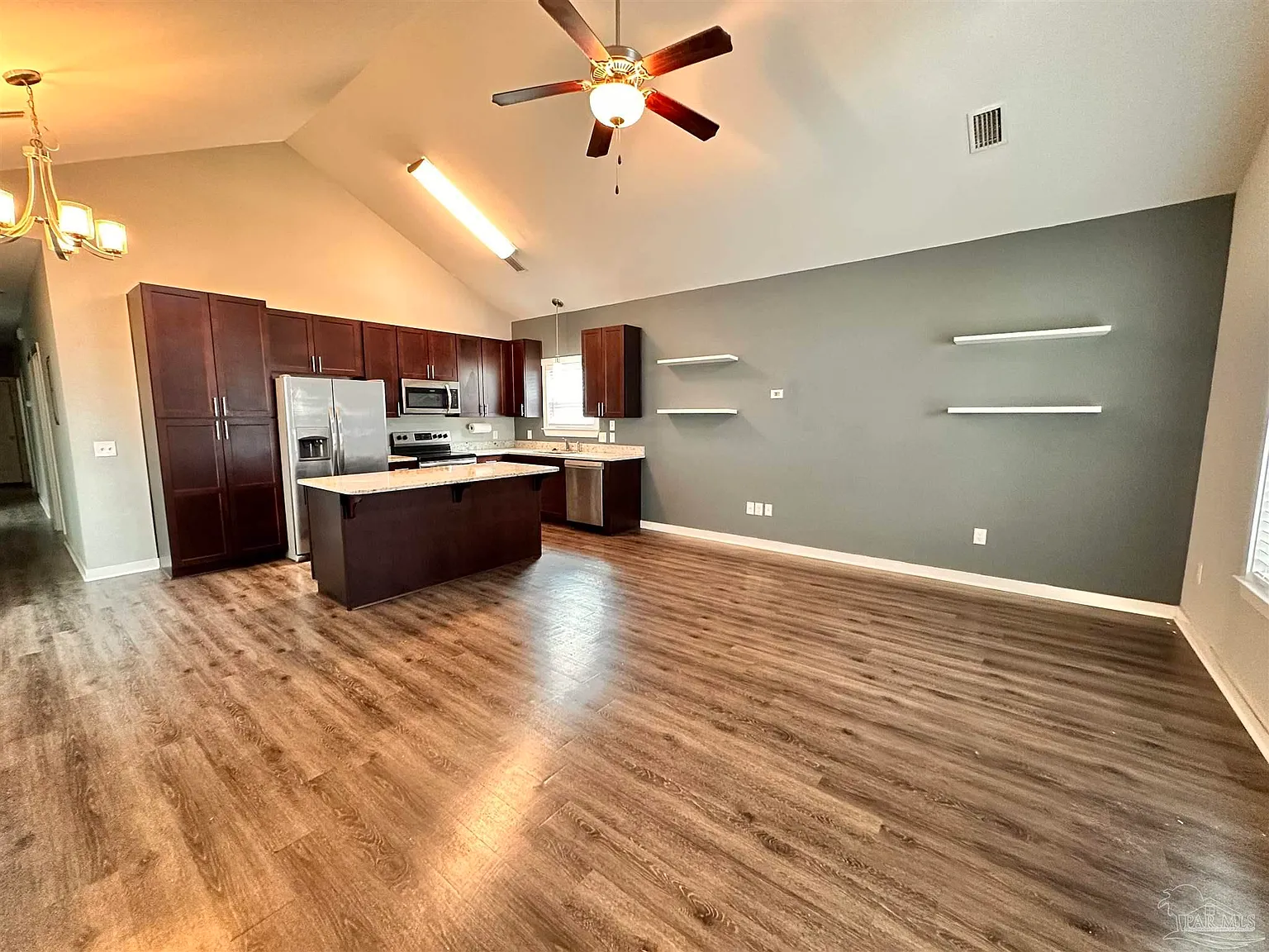 3 bed, 1105 sqft, $2,250 — Photo 3