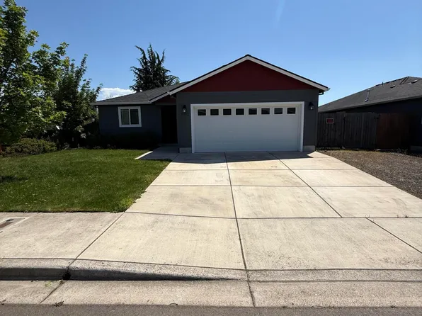 3852 Valley Meadows Dr, White City, OR 97503