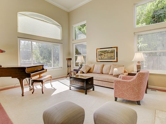 2nd image of 3252 Broadmoor Ln