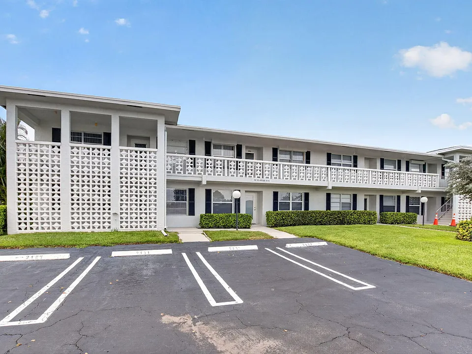 2401 Del Aire Blvd #101