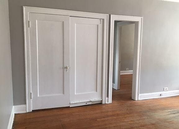 3rd image of 7902 S Paulina St #204