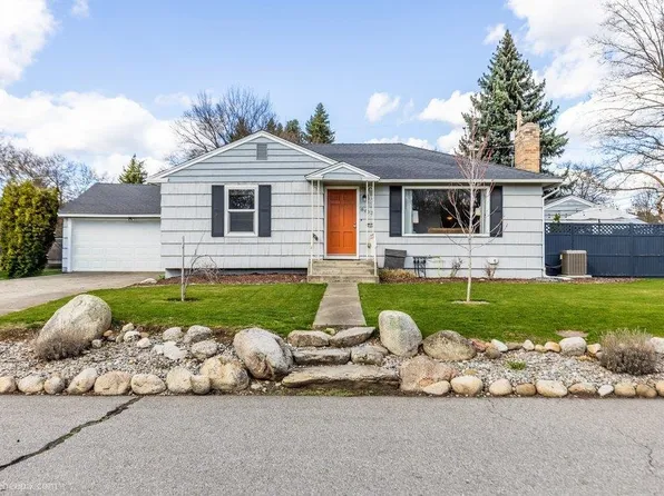 8613 E Bridgeport Ave, Millwood, WA 99212