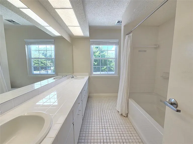 300 Cypress Creek Cir — Photo 20