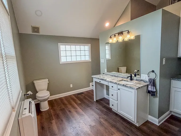 1320 W North St — Photo 13
