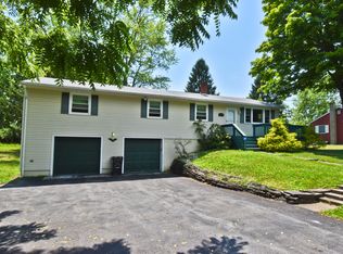 1707 Chipperfield Dr, Stroudsburg, PA 18360