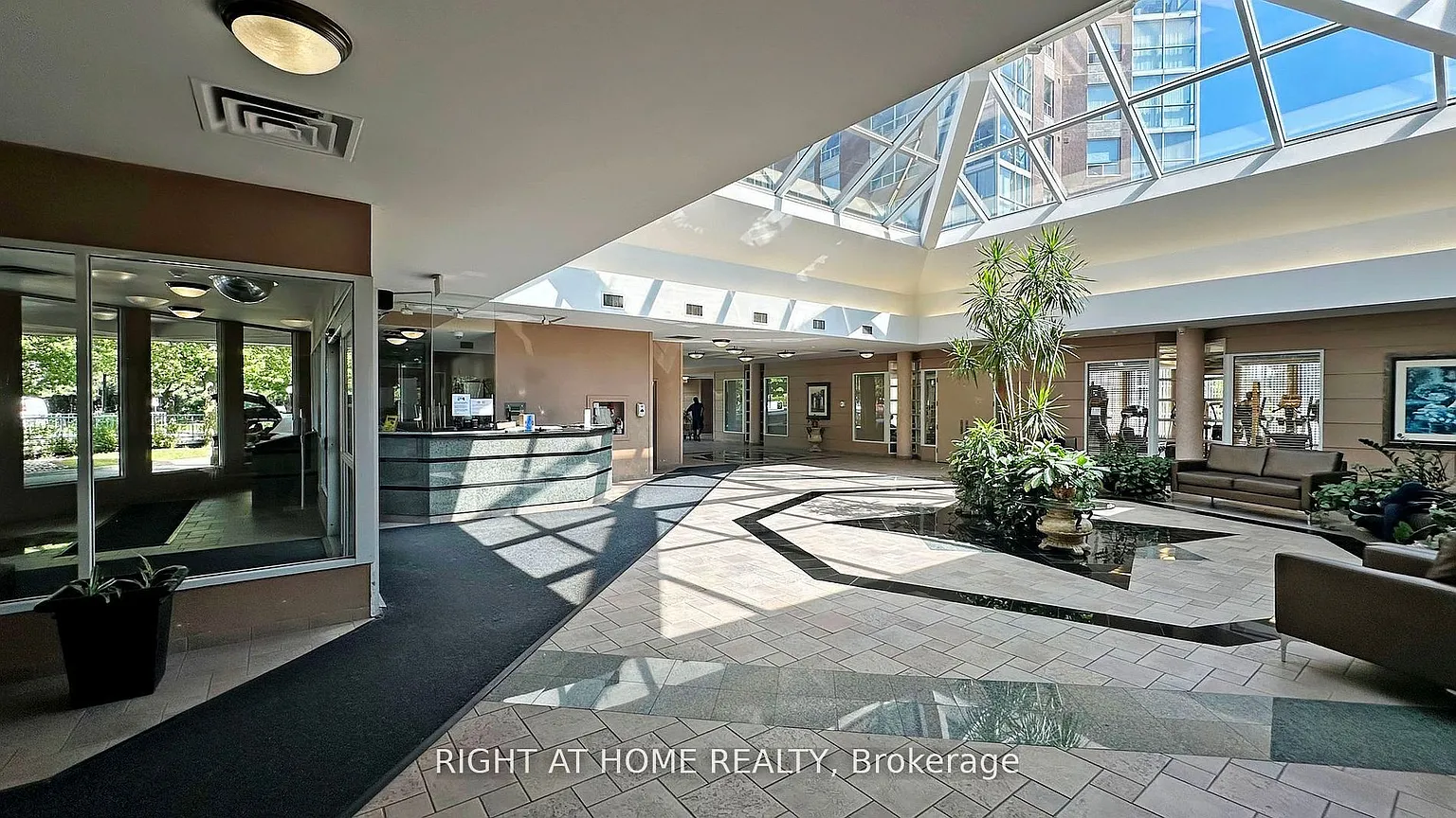 7 Concorde Pl #1609 photo 1