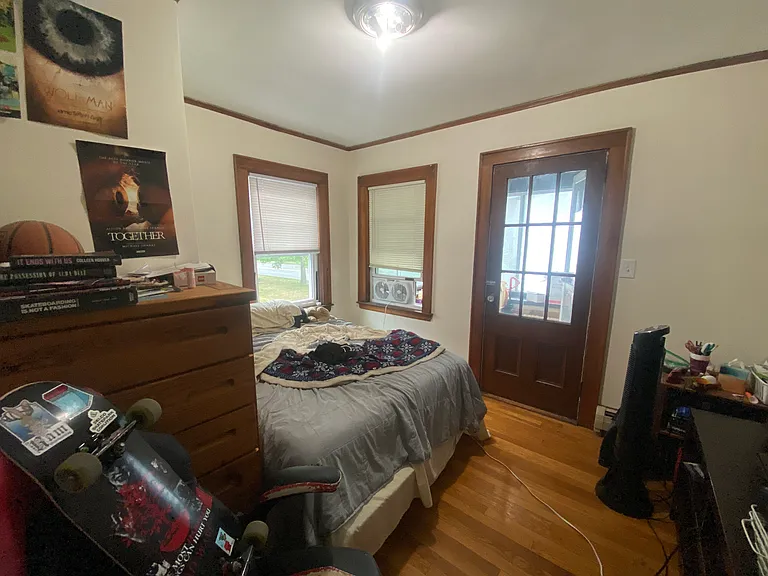 12 Seagrave Rd — Photo 9