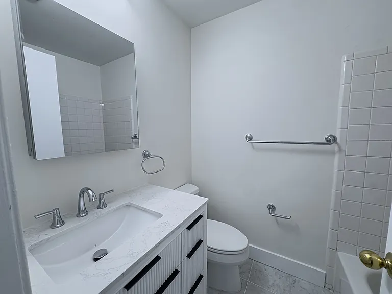 1703 Green St #5 — Photo 3