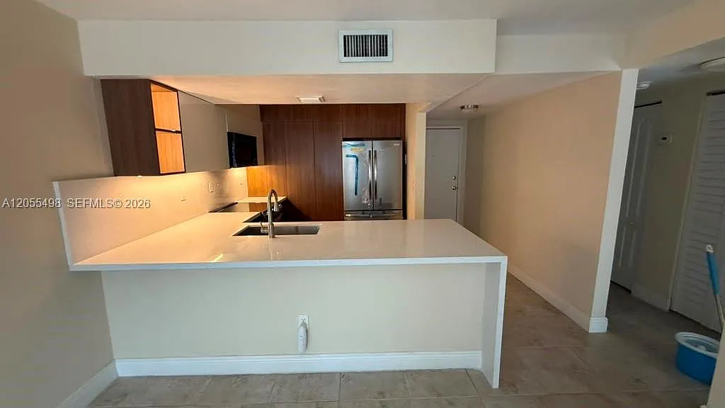 Doral Gardens Ii Condo — Photo 1