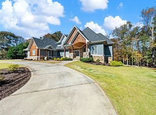 1800 Thomas Dr, Hoschton, GA 30548