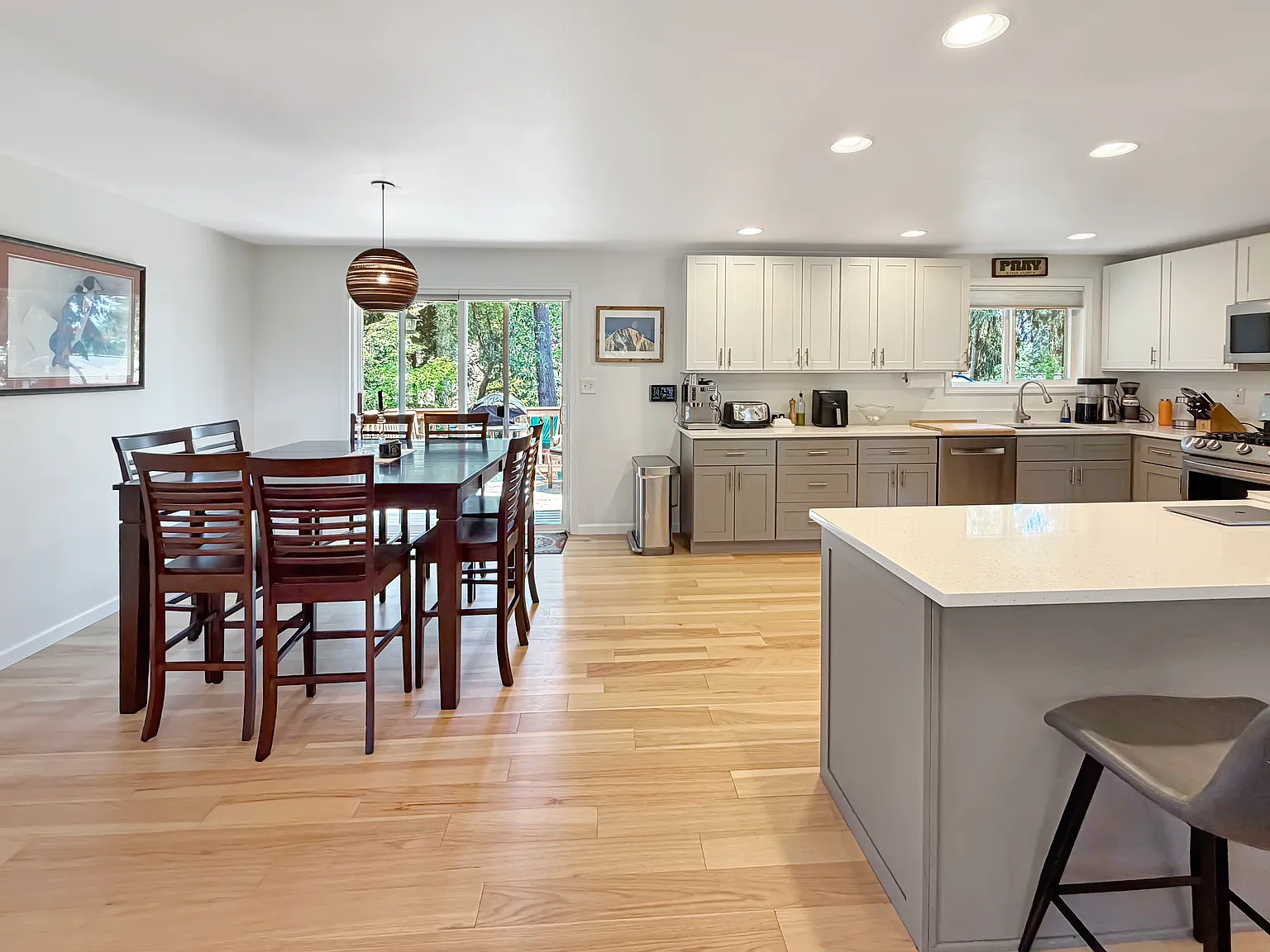 4 bed, 2.5 bath, 2034 sqft, $5,800 — Photo 2