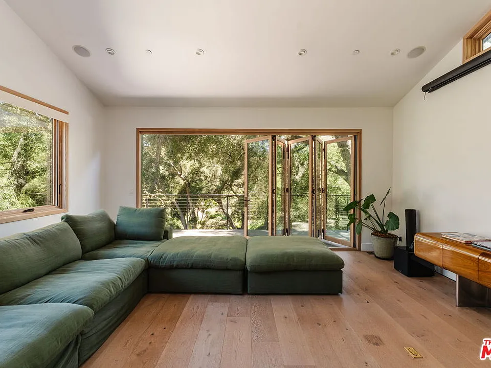1149 Old Topanga Canyon Rd