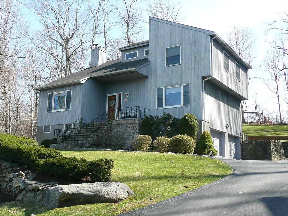 1st image of 34 Old Village Ln
