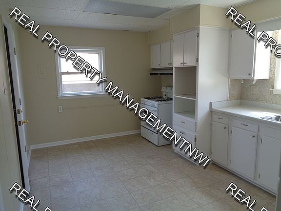 5th image of 1627 Roberts Ave #1