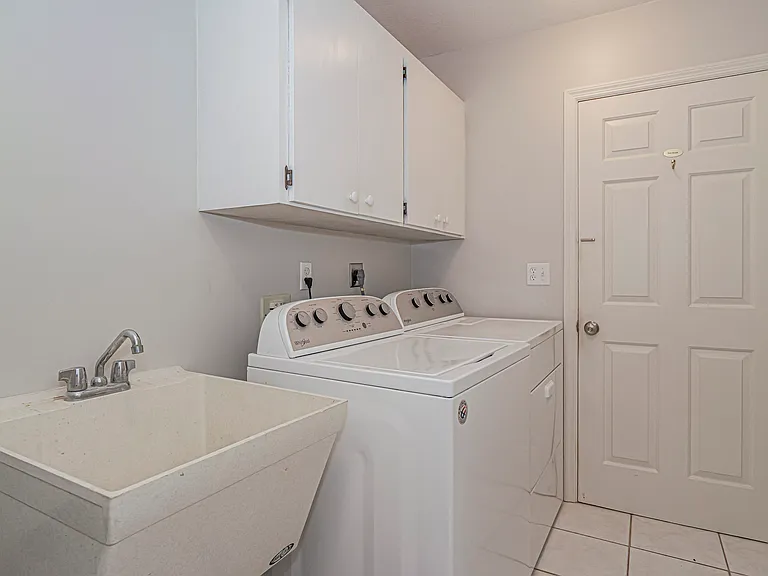 1405 Treasure Cove Ln — Photo 17