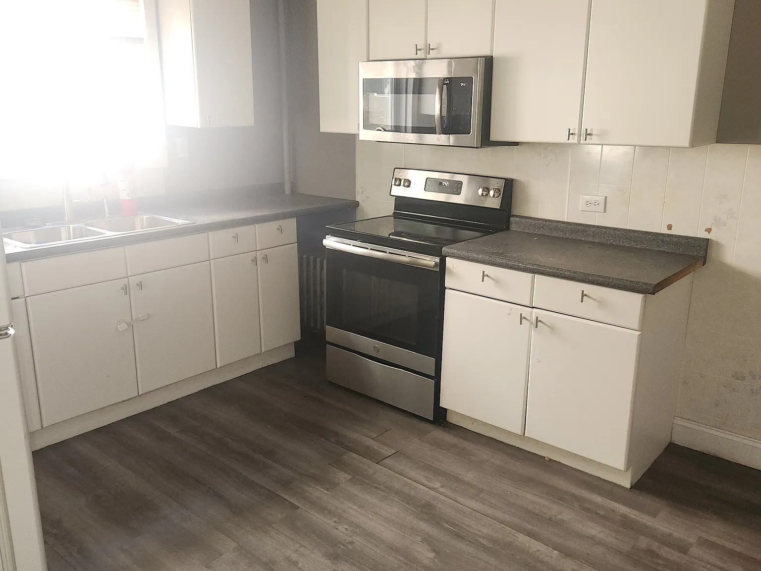 3 bed, 1200 sqft, $1,400 — Photo 2