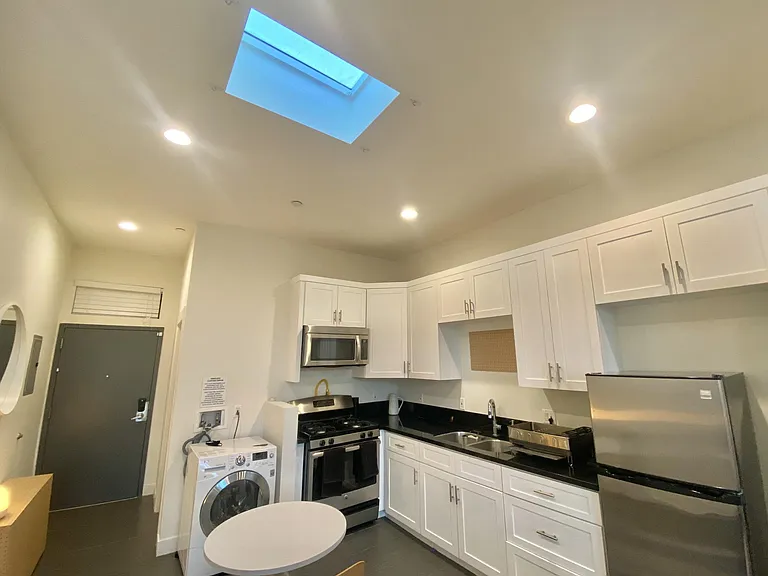 536 N Westmoreland Ave #203 — Photo 8