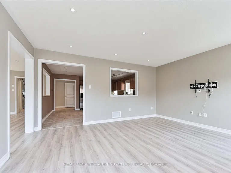 51 Landsdown Cres — Photo 9