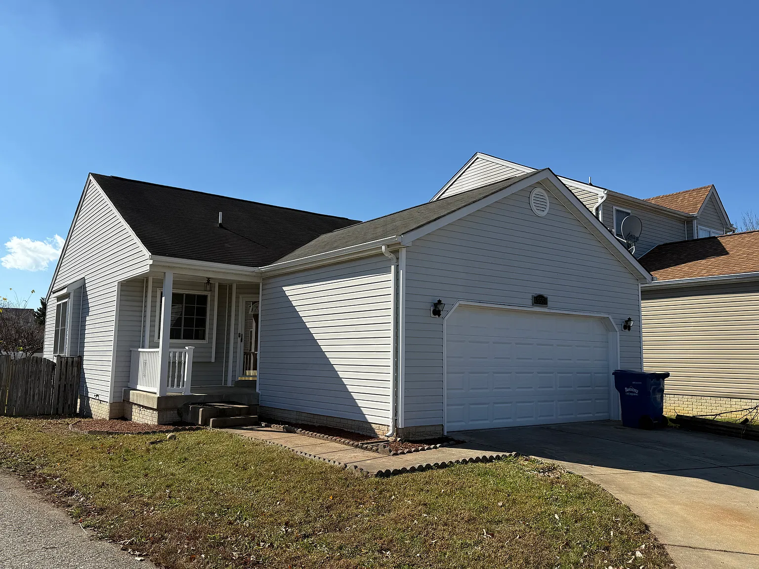 3 bed, 1100 sqft, $2,300 — Photo 1