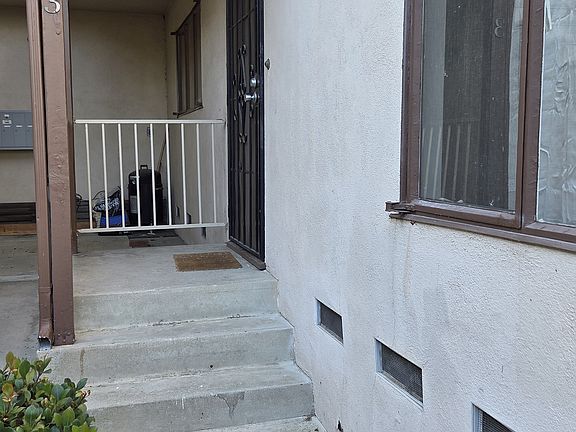 Entrance to apartment