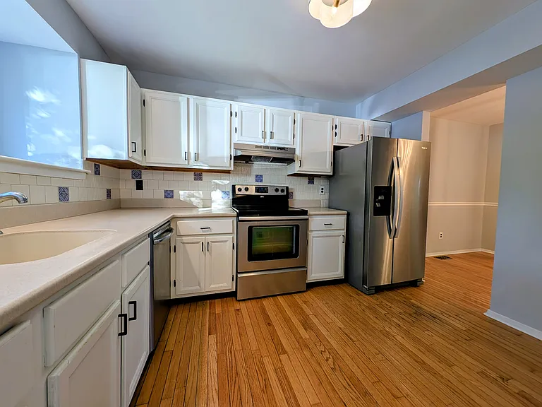 37 Whitehall Ct — Photo 2