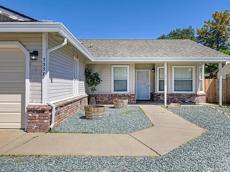 7337 Little Acorn Way — Photo 3