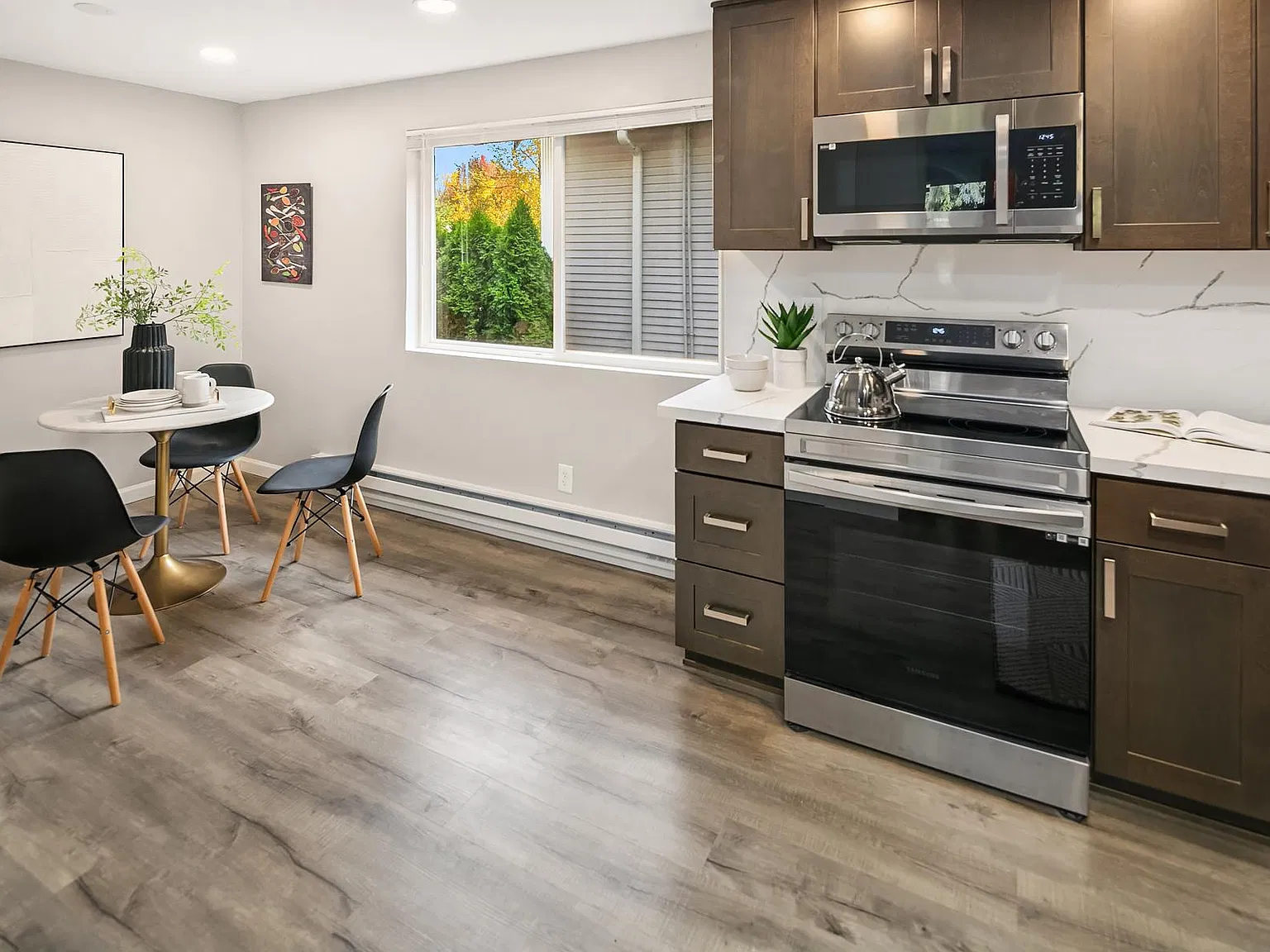 2 bed, 950 sqft, $2,700 — Photo 3