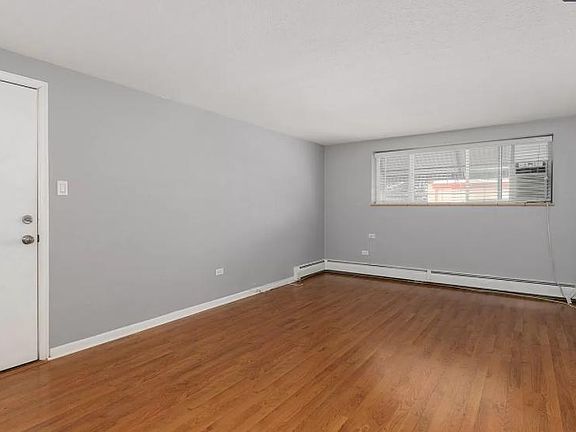 3rd image of 909 S Pearl St APT 104