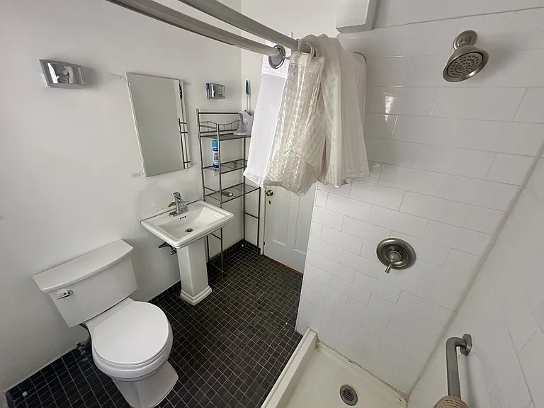 6229 N Claremont Ave #2 — Photo 8