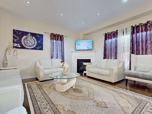 5th image of 45 Mapleton Mills Dr S