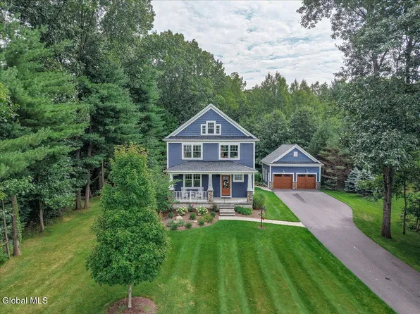 10 Emerald Terrace, Clifton Park, NY 12065