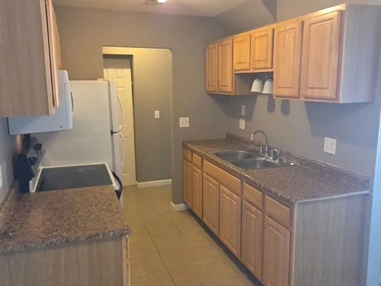 6517 N Lexington Dr — Photo 1