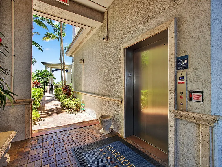 275 NW Flagler Ave #204 — Photo 6