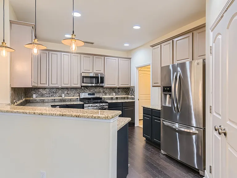 2210 Onion Creek Pkwy #402 — Photo 8