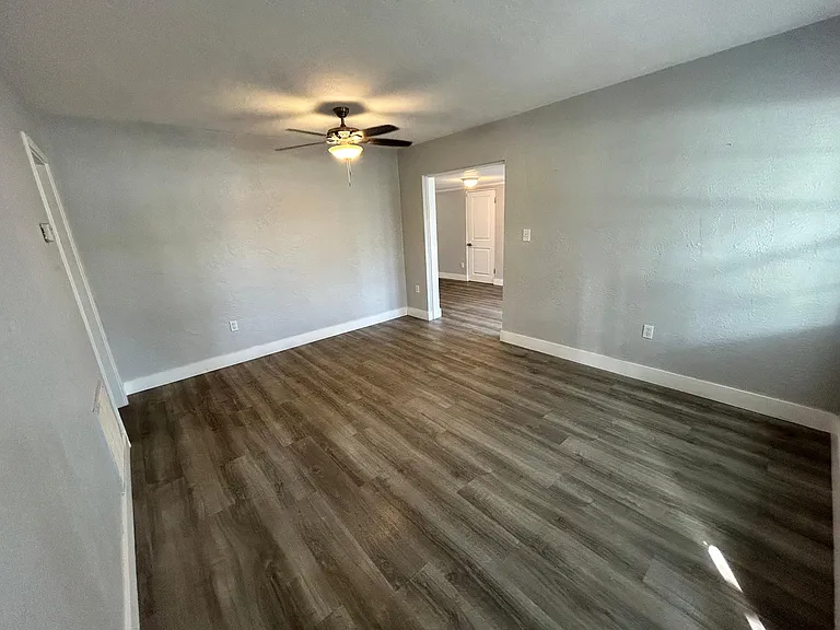 826 S Primrose Dr — Photo 2