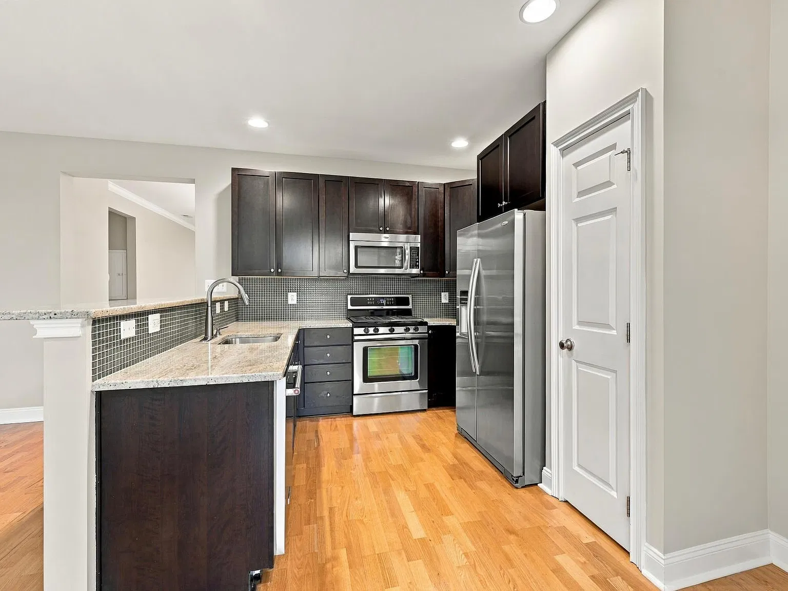 3 bed, 1720 sqft, $5,000 — Photo 1