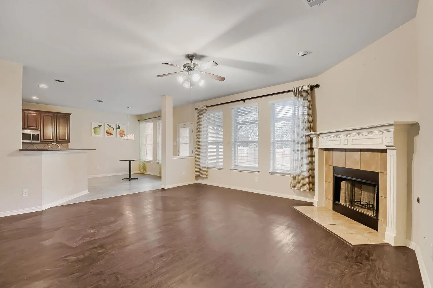 4 bed, 3.0 bath, 2960 sqft, $3,000 — Photo 3