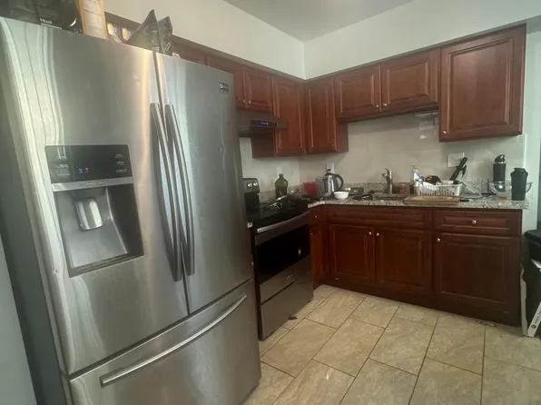 436 N 38th St, Philadelphia, PA 19104