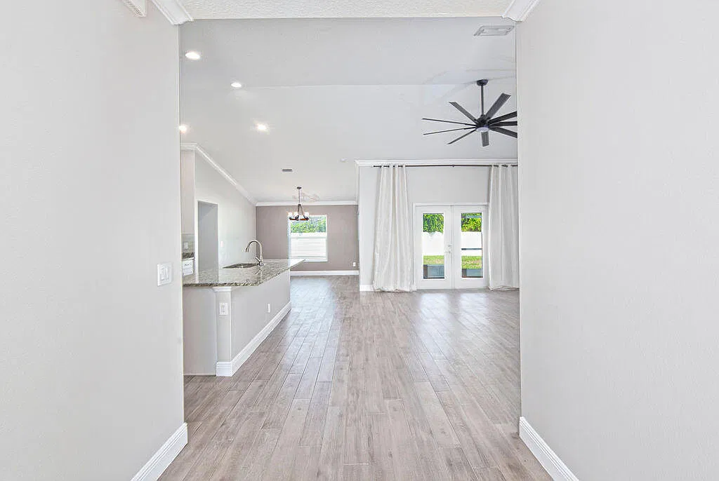 4 bed, 2.0 bath, 2050 sqft, $3,000 — Photo 3