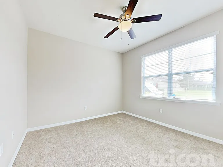 112 Waterside Cir — Photo 12
