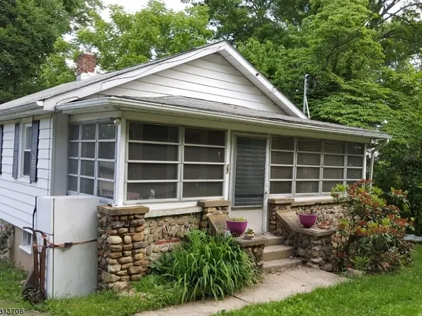 27 Mountainview Ave, Mount Arlington, NJ 07856