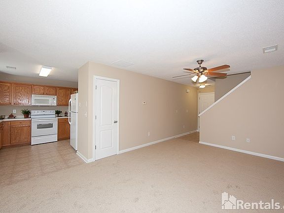 5th image of 210 Fox Creek Blvd